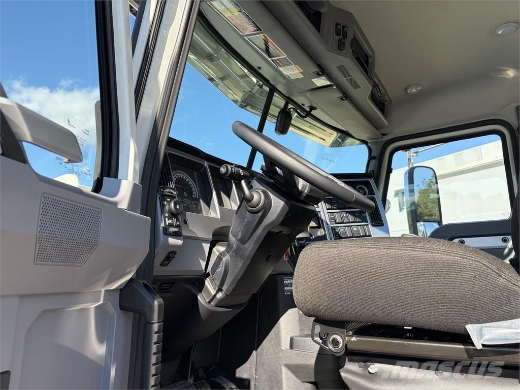 Mack PI64T Cavalos Mecânicos