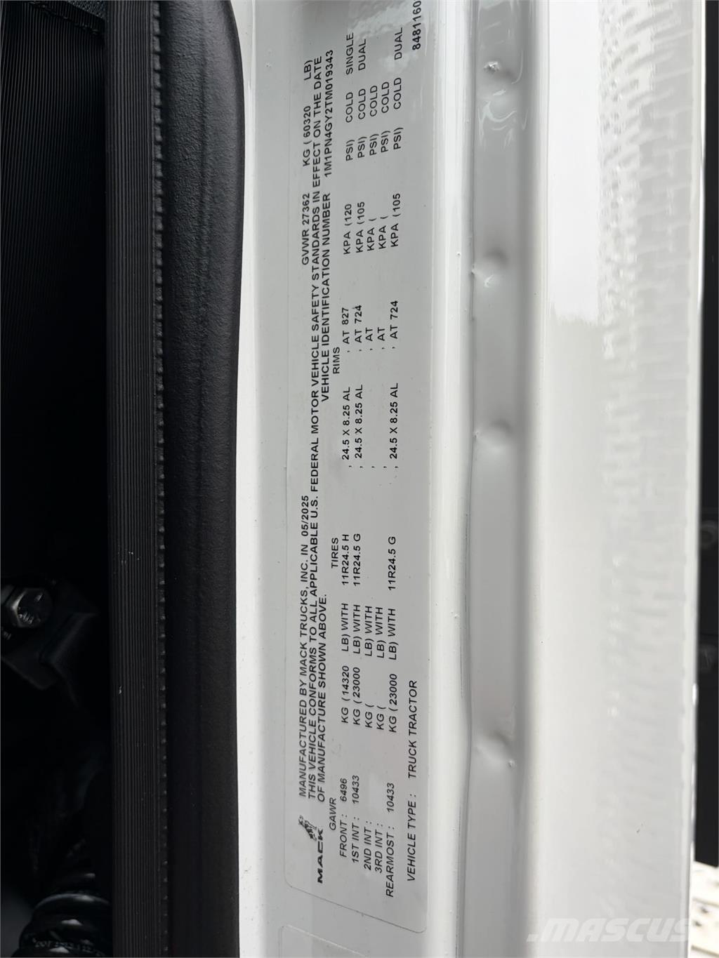 Mack PI64T Cavalos Mecânicos