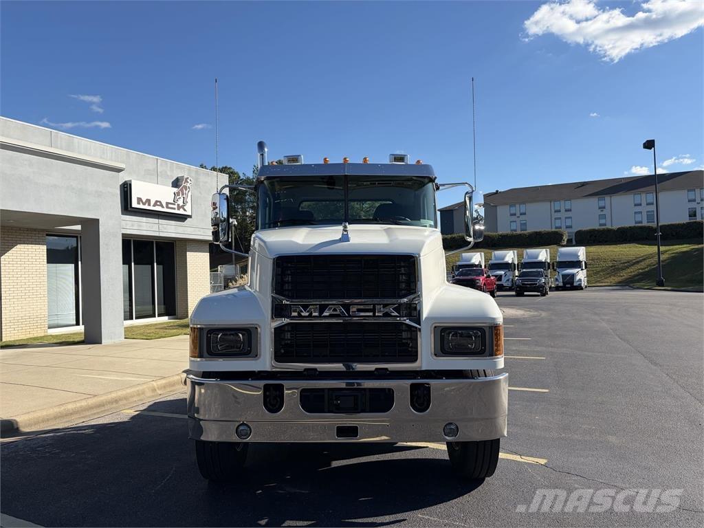 Mack PI64T Cavalos Mecânicos