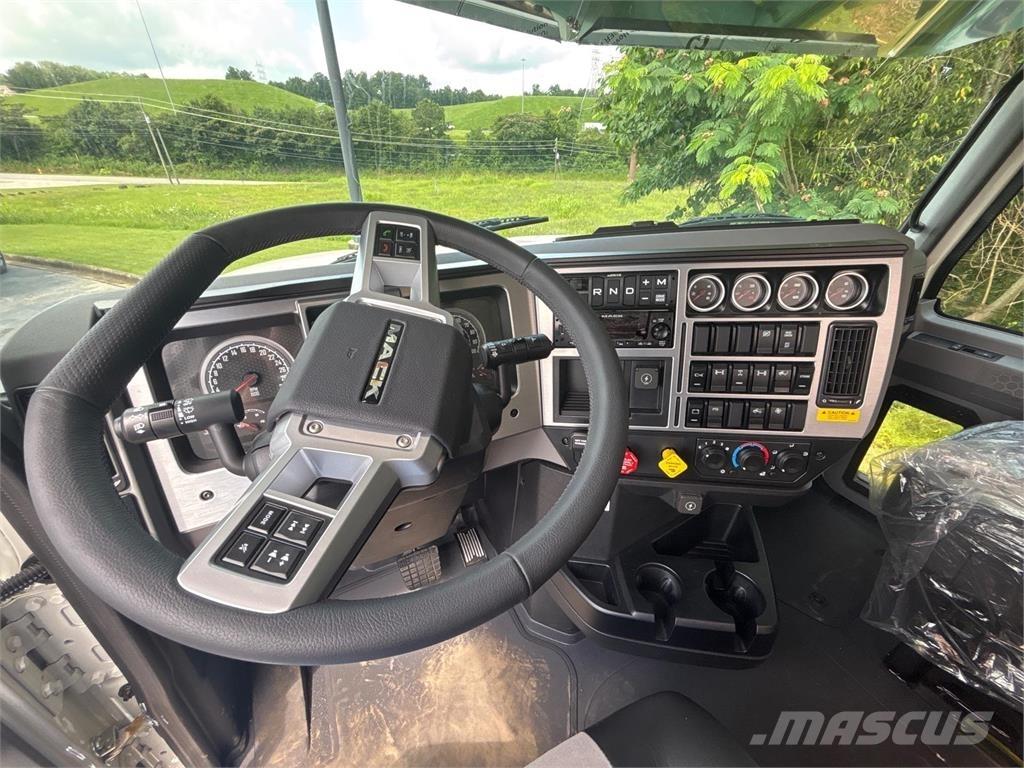 Mack PI64T Cavalos Mecânicos