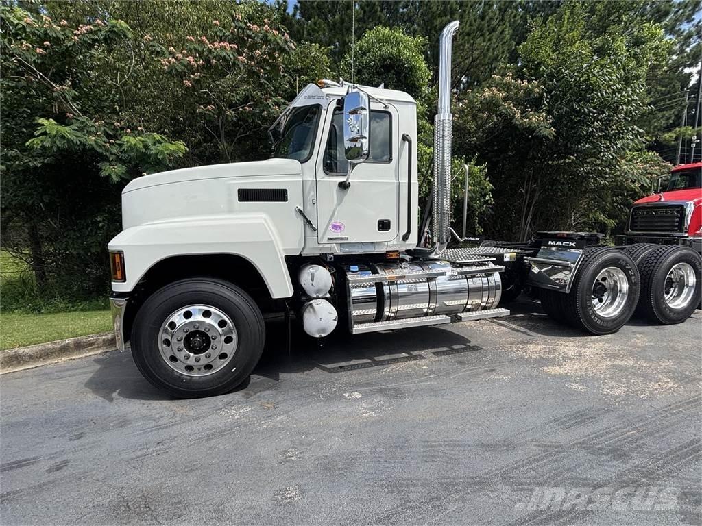 Mack PI64T Cavalos Mecânicos