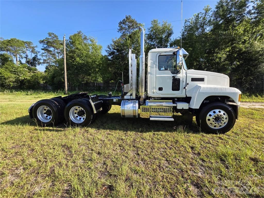 Mack PI64T Cavalos Mecânicos
