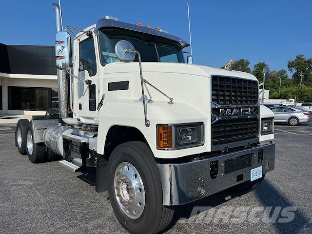 Mack PI64T Cavalos Mecânicos