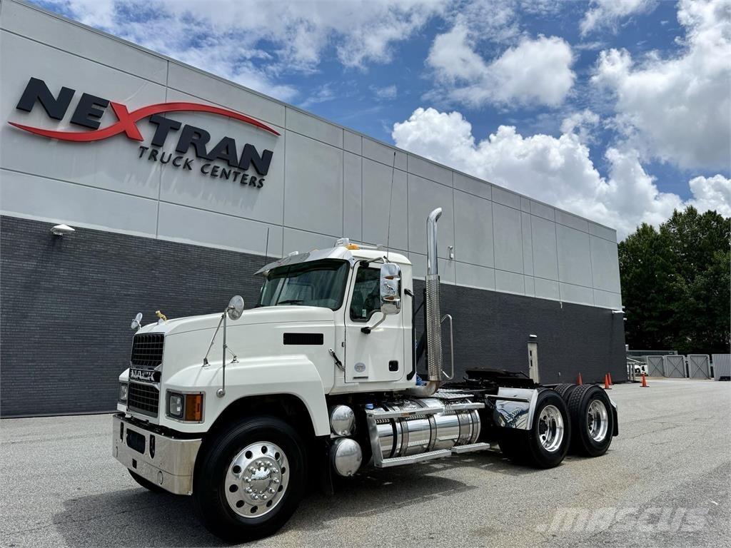 Mack PI64T Cavalos Mecânicos