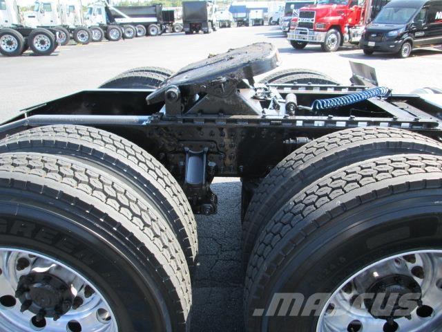 Mack PI64T Cavalos Mecânicos