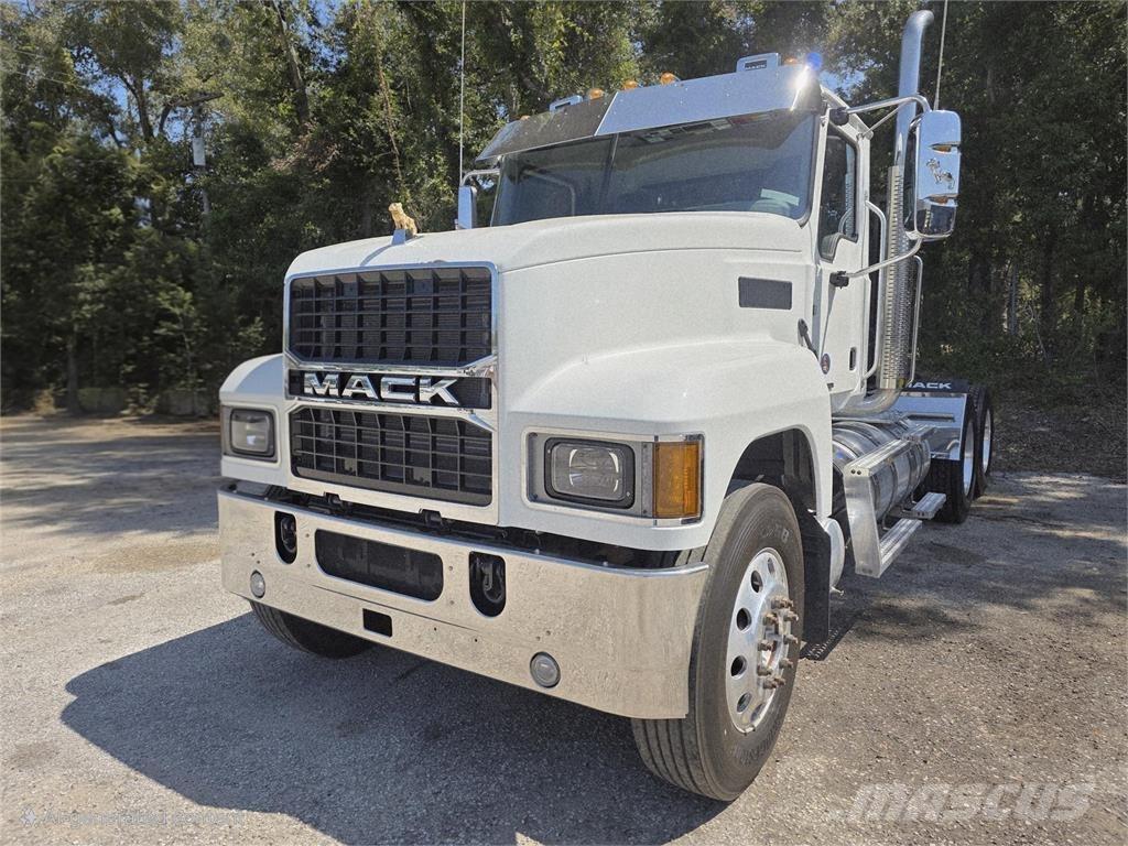 Mack PI64T Cavalos Mecânicos