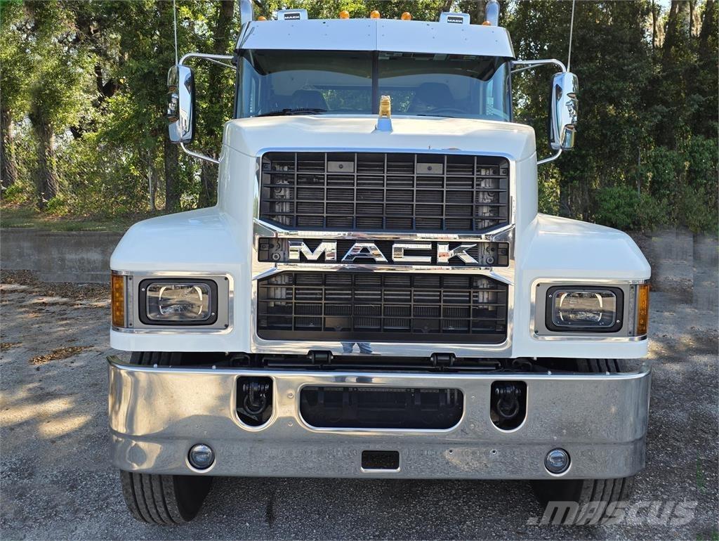 Mack PI64T Cavalos Mecânicos