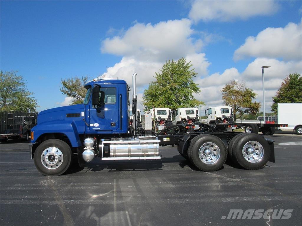 Mack PI64T Cavalos Mecânicos