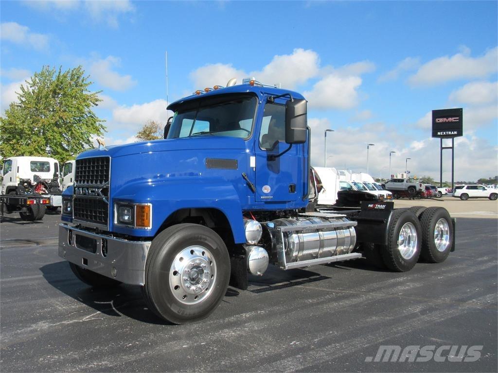 Mack PI64T Cavalos Mecânicos