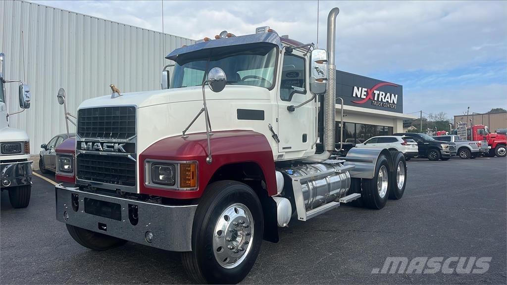 Mack PI64T Cavalos Mecânicos