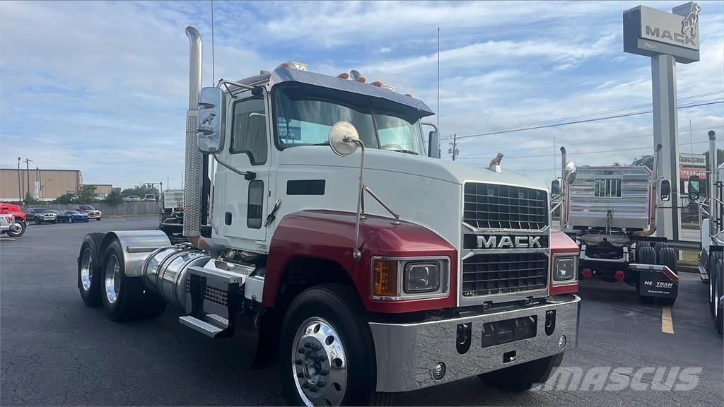 Mack PI64T Cavalos Mecânicos