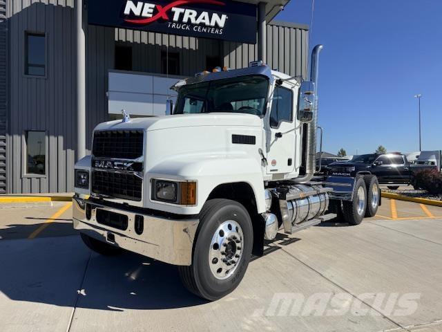 Mack PI64T Cavalos Mecânicos
