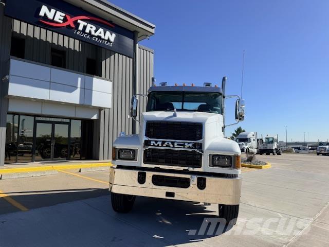 Mack PI64T Cavalos Mecânicos