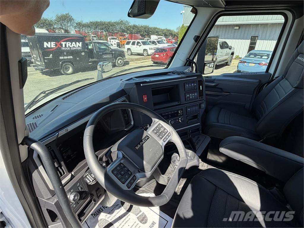 Mack PR64T Cavalos Mecânicos