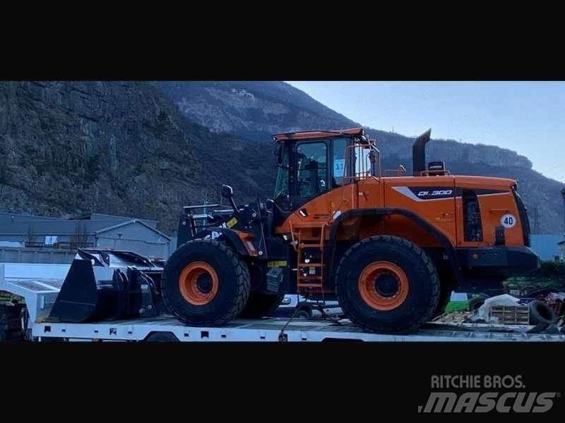 Doosan DL300 Carregadeiras de rodas