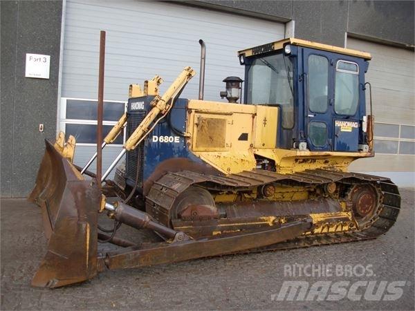 Hanomag D680E Dozers - Tratores rastos