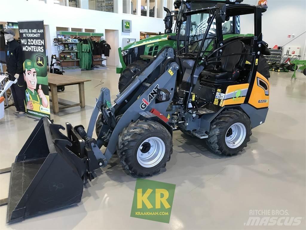 GiANT G2200E Carregadoras frontais e escavadoras