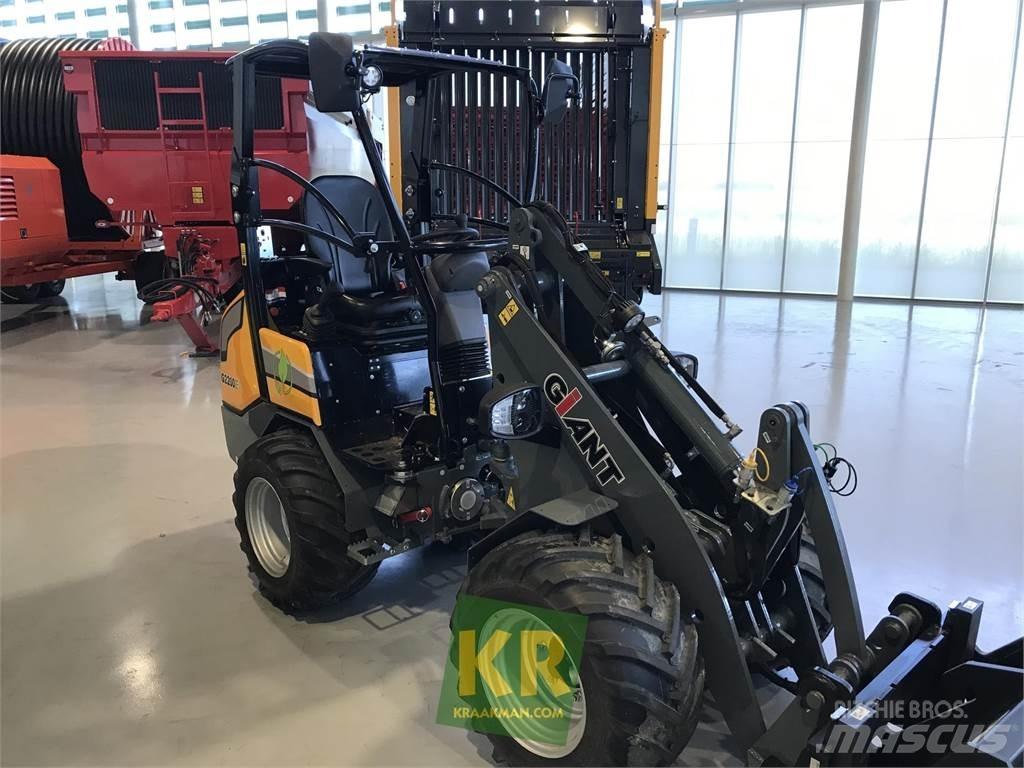 GiANT G2200E Carregadoras frontais e escavadoras