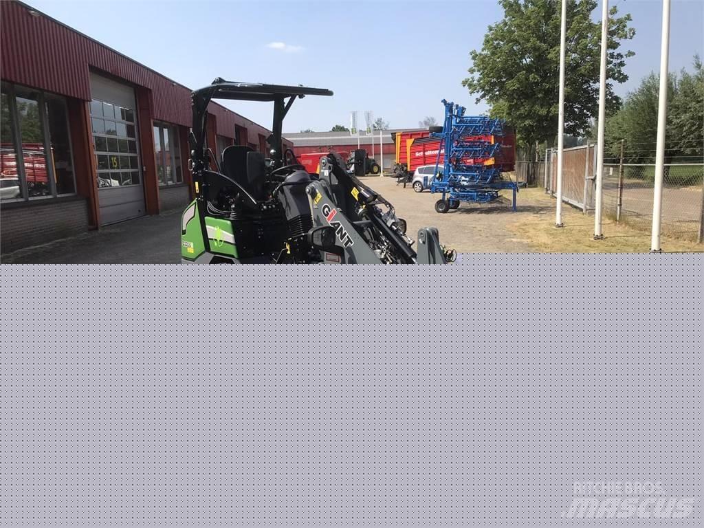 GiANT G2200E Carregadoras frontais e escavadoras