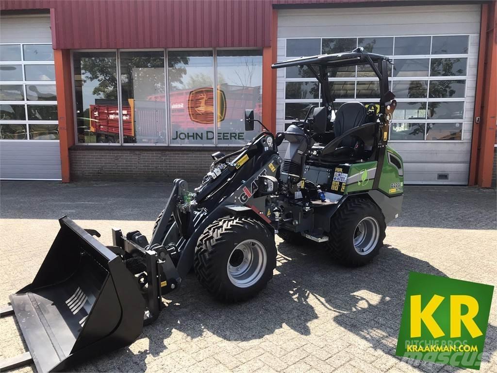 GiANT G2200E Carregadoras frontais e escavadoras