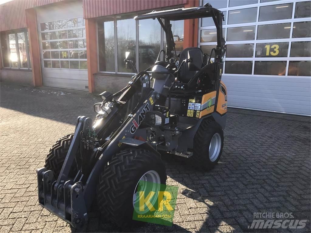 GiANT G2200E Carregadoras frontais e escavadoras