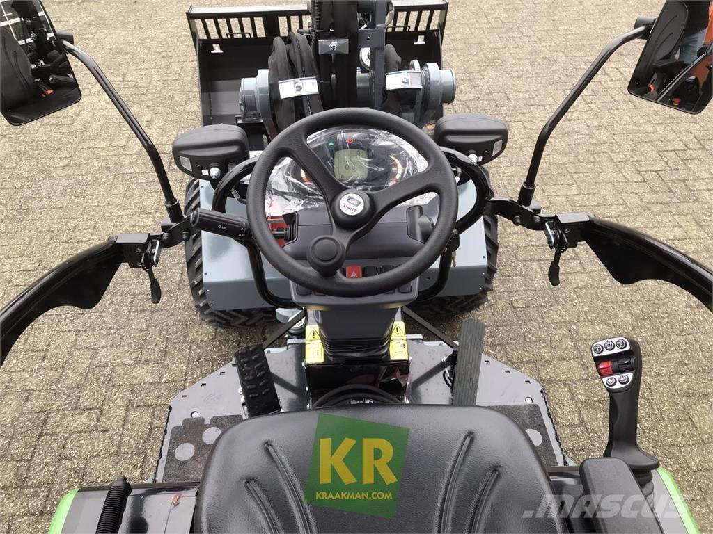 GiANT G2700E Carregadoras frontais e escavadoras