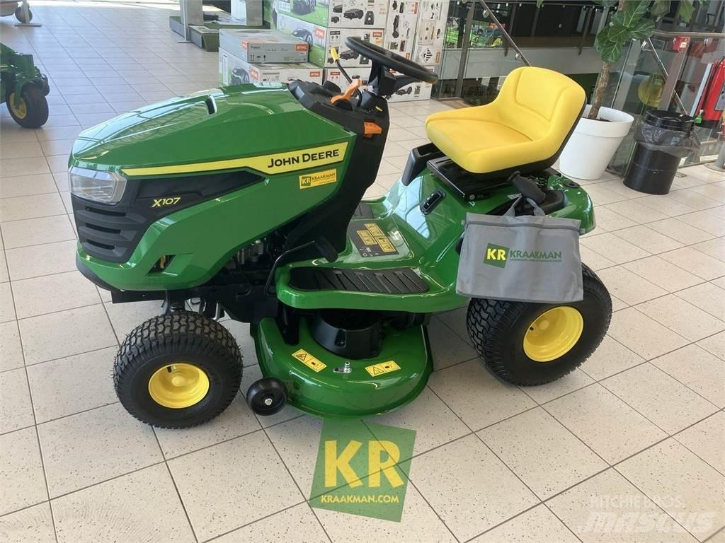 John Deere X107 Corta-Relvas Riders