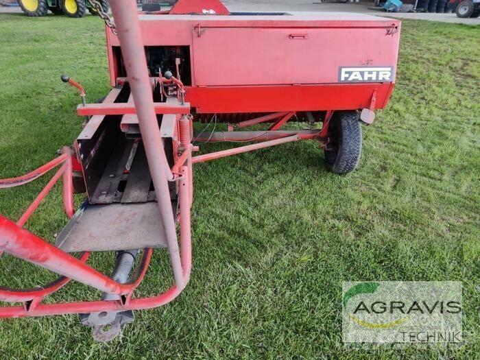 Deutz-Fahr HD 400 Enfardadeira de fardos quadrados
