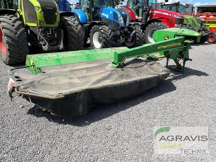 John Deere 331 Gadanheiras