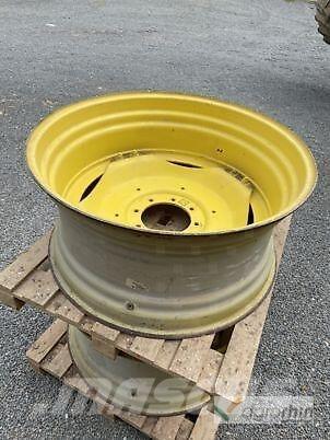 John Deere R38 + R28 Pneus Agrícolas