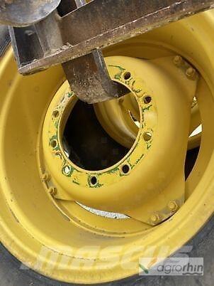 John Deere R38 + R28 Pneus Agrícolas