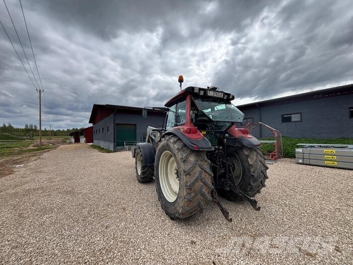 Valtra T130 Tratores Agrícolas usados