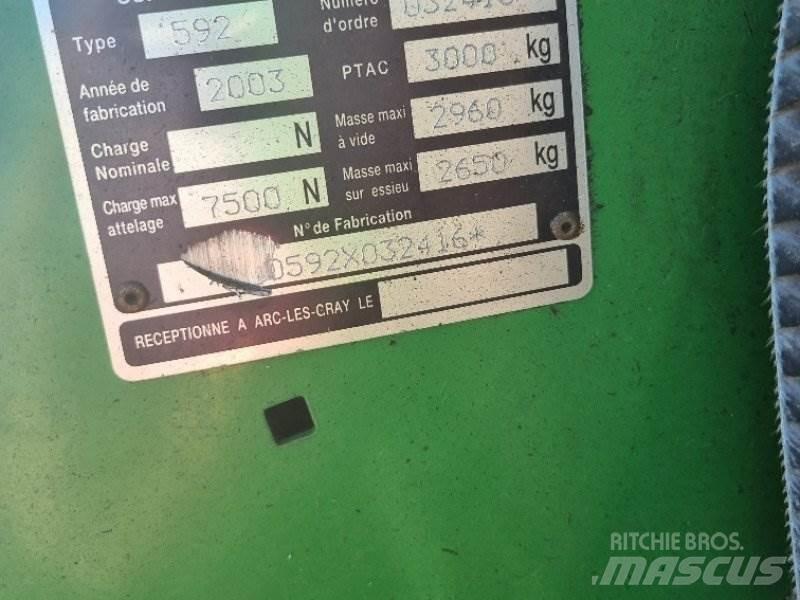 John Deere 592 Enfardadeira de rolos