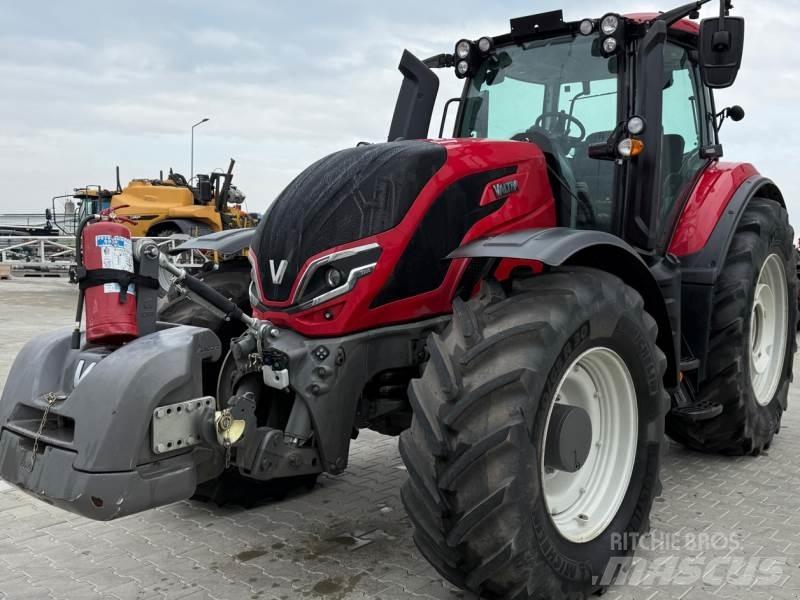 Valtra T235A Tratores Agrícolas usados