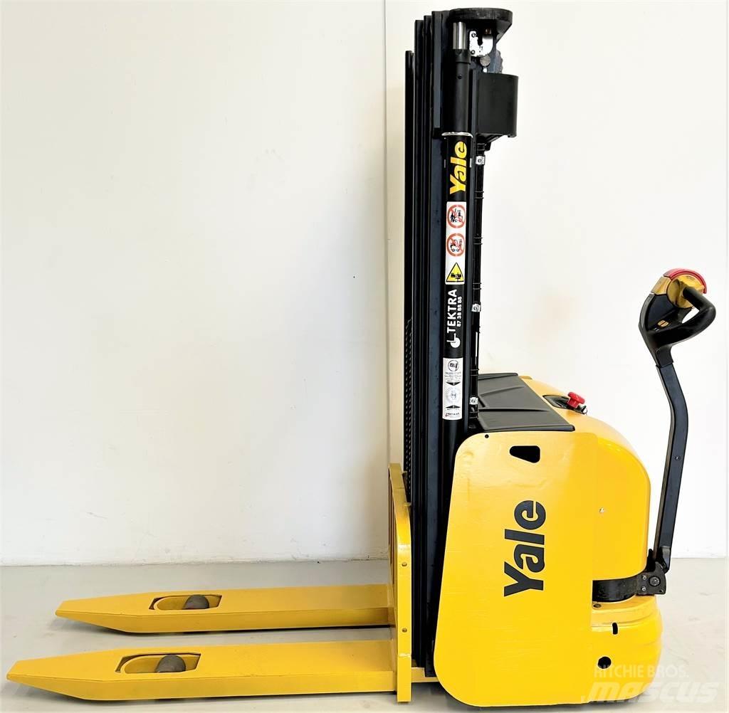 Yale MS12 Empilhador para operador externo