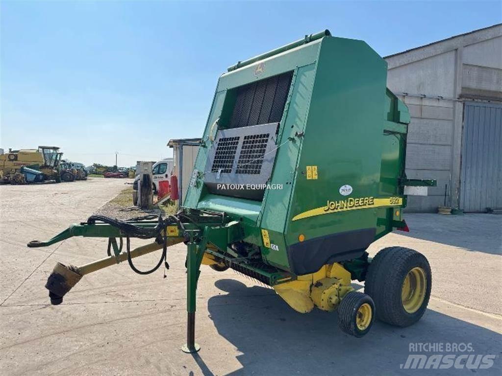 John Deere 592 Enfardadeira de rolos
