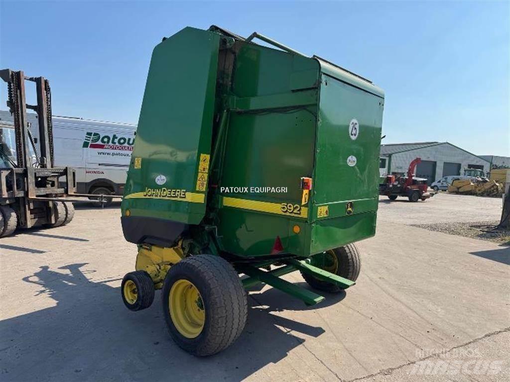John Deere 592 Enfardadeira de rolos
