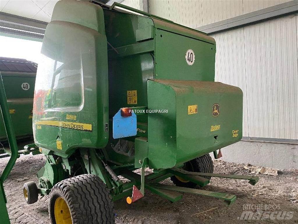 John Deere 864 Enfardadeira de rolos