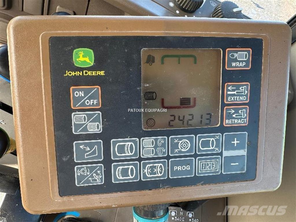 John Deere 864 Enfardadeira de rolos