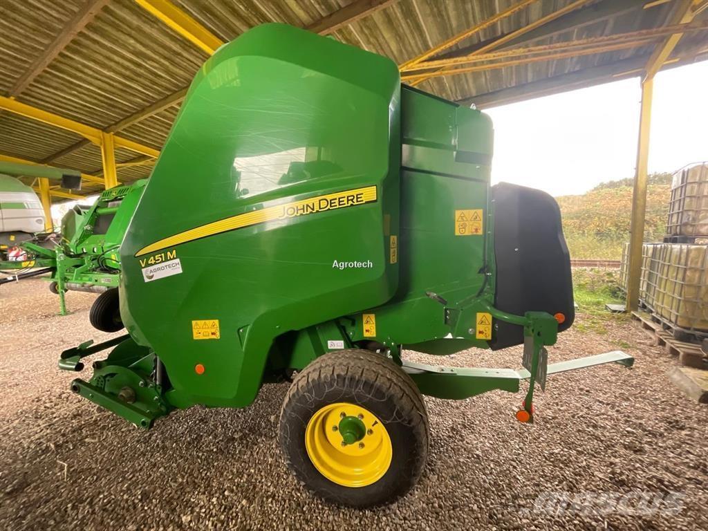 John Deere V451M Enfardadeira de rolos