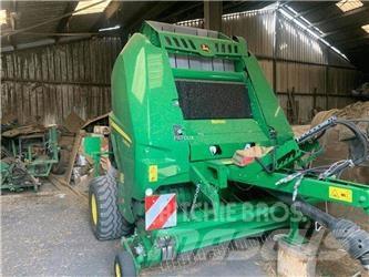 John Deere V461M Enfardadeira de rolos