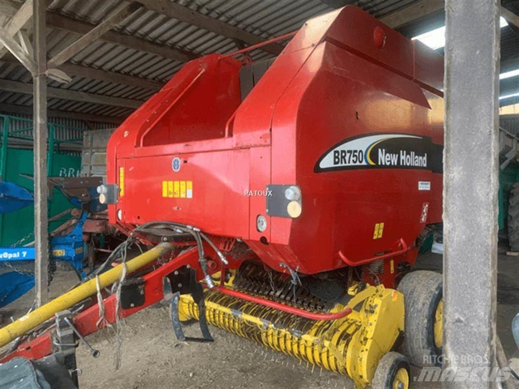 New Holland BR750 Enfardadeira de rolos