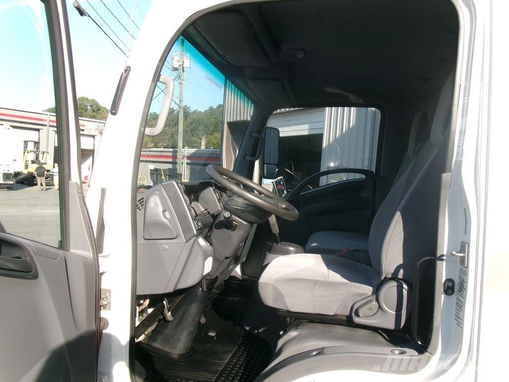 Isuzu NPR Caminhões de caixa fechada