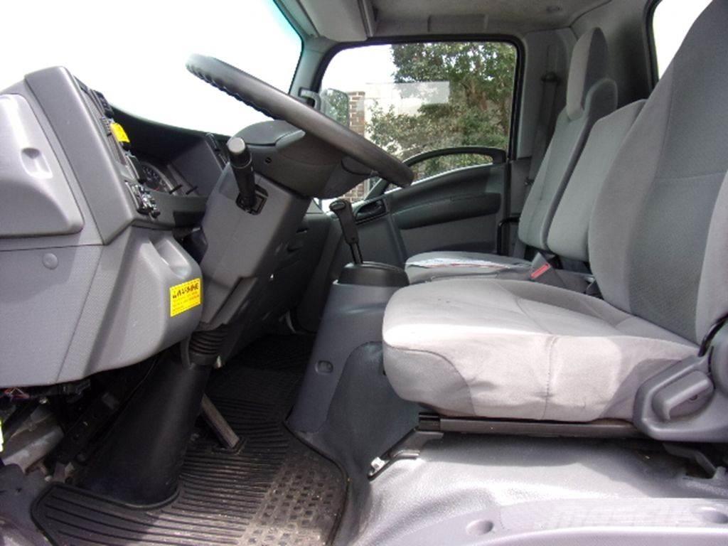 Isuzu NPR HD Caminhões de caixa fechada