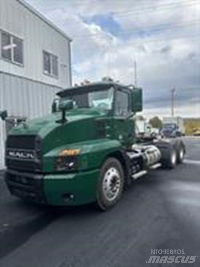 Mack AN64T Cavalos Mecânicos