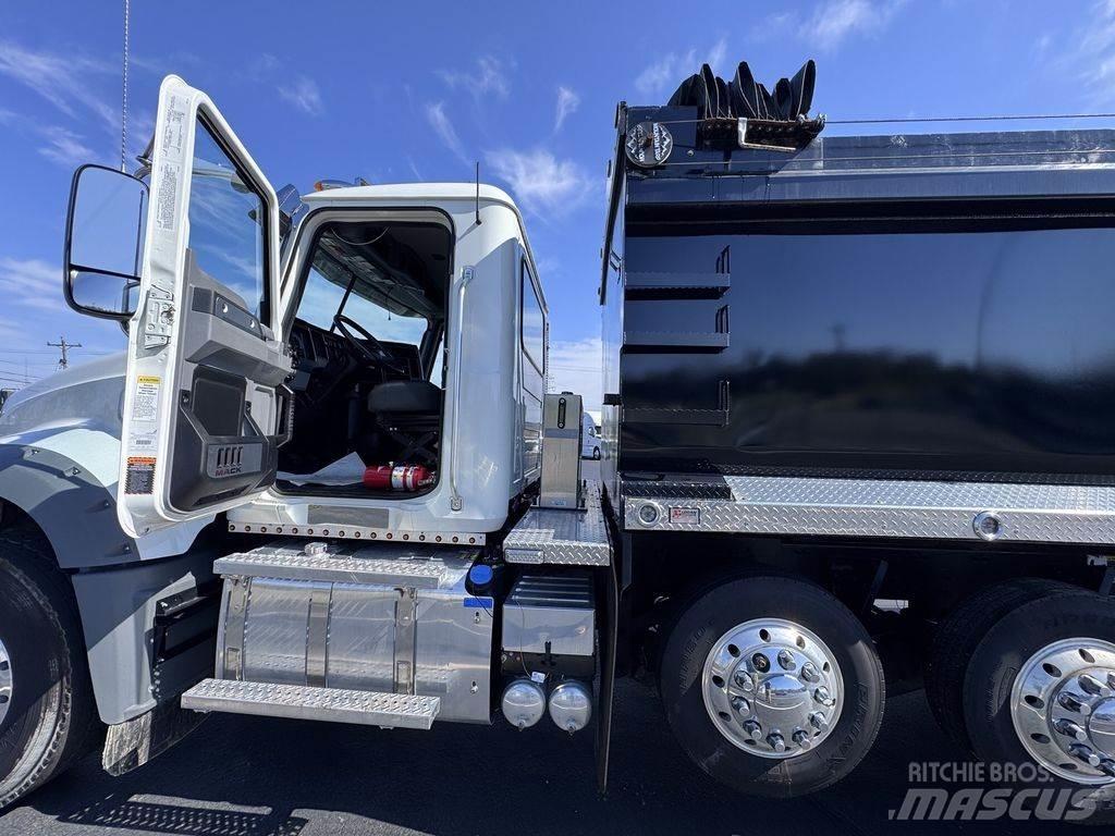 Mack GR64F Camiões basculantes