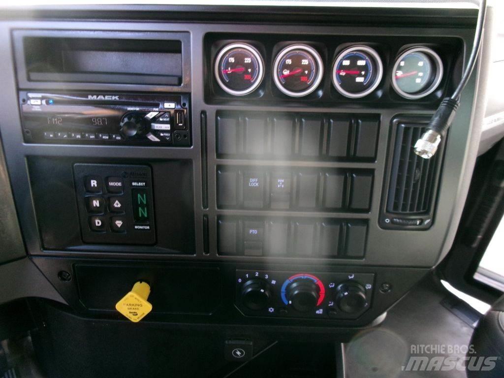 Mack GR64F Camiões basculantes