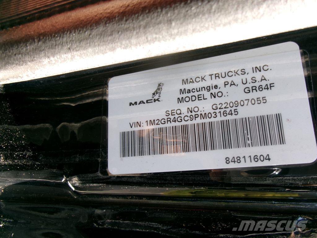 Mack GR64F Camiões basculantes