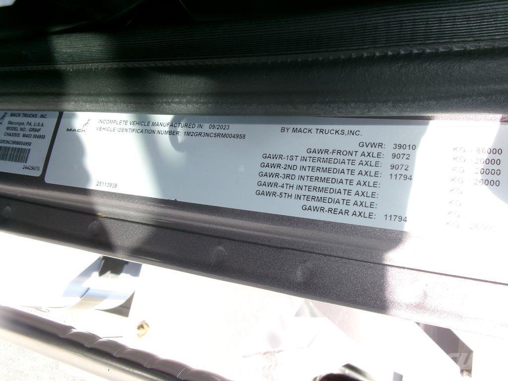 Mack GR64FR Camiões basculantes