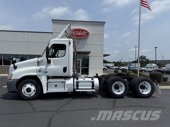 Freightliner CASCADIA 113 Cavalos Mecânicos